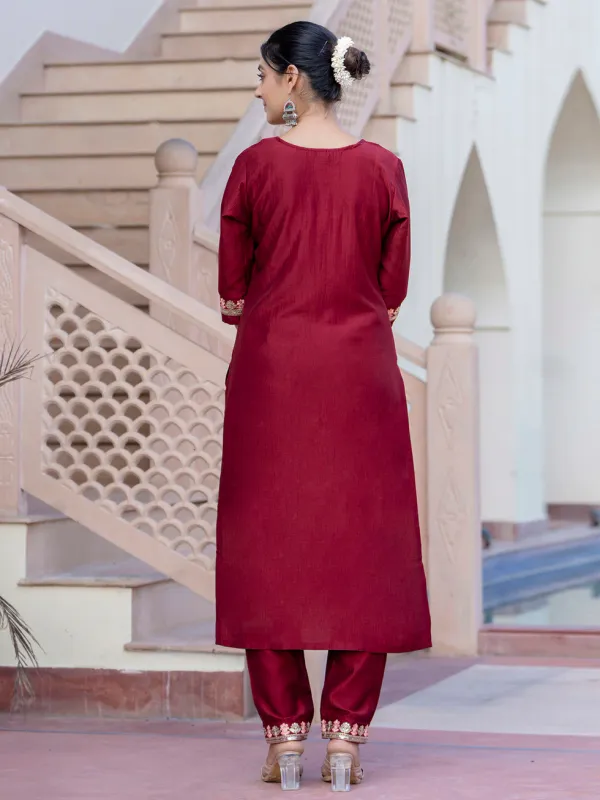 Floral_Embroidered_Silk_Blend_V_Neck_Kurta_Trouser_&_Dupatta_Set