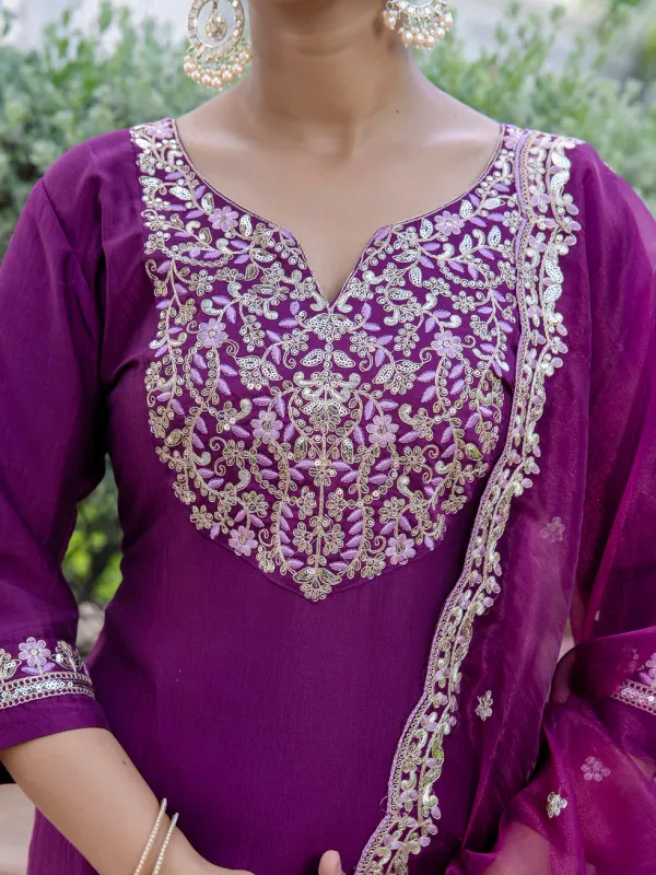 Floral_Embroidered_Silk_Blend_V_Neck_Kurta_Trouser_&_Dupatta_Set