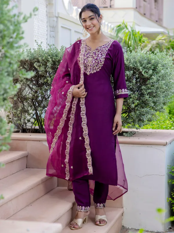 Floral_Embroidered_Silk_Blend_V_Neck_Kurta_Trouser_&_Dupatta_Set