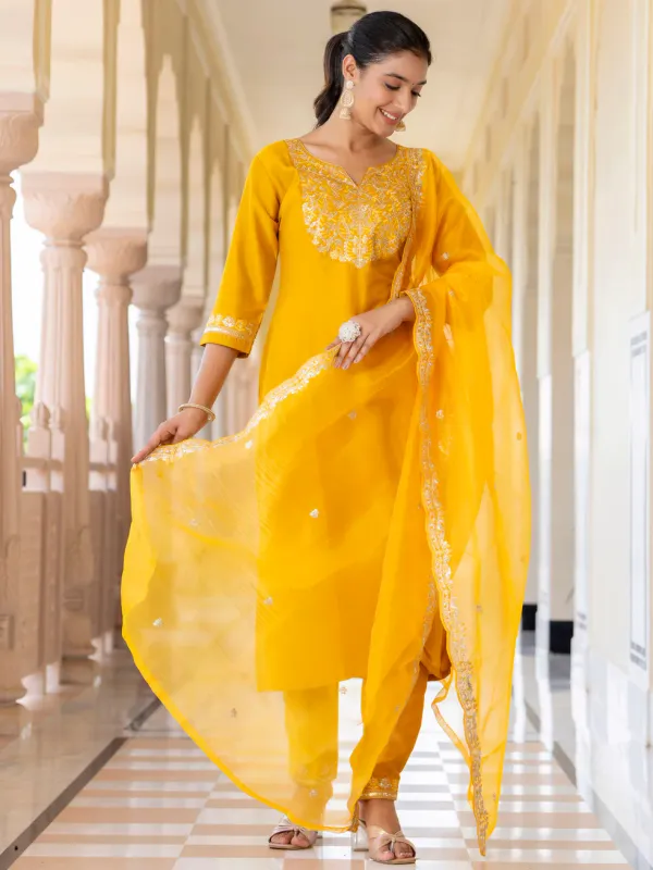 Floral_Embroidered_Silk_Blend_V_Neck_Kurta_Trouser_&_Dupatta_Set