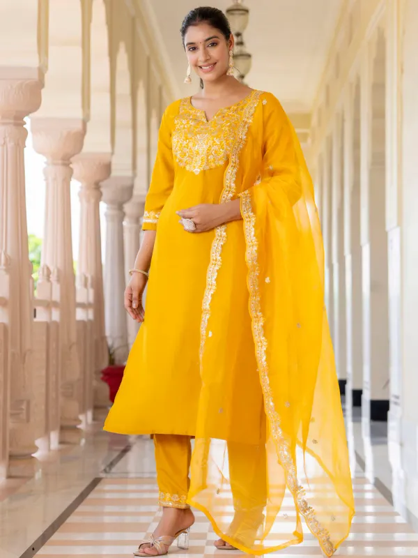 Floral_Embroidered_Silk_Blend_V_Neck_Kurta_Trouser_&_Dupatta_Set