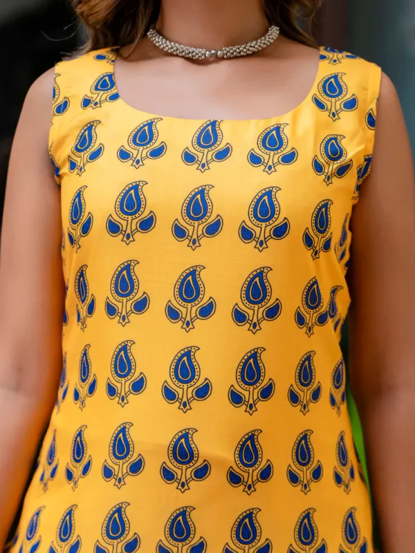 Floral_Printed_Pure_Cotton_Round_Neck_Kurta_Trouser_And_Dupatta_Set