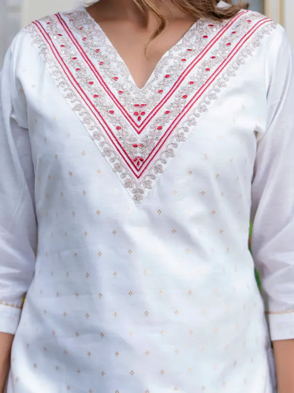 Floral_Embroidered_Chanderi_Silk_V_Neck_Kurta_Trouser_&_Dupatta_Set