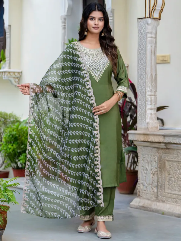 Floral_Embroidered_Silk_Round_Neck_Kurta_Trouser_&_Dupatta_Set