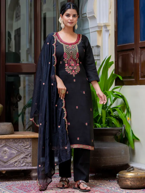 Floral_Embroidered_Silk_Round_Neck_Kurta_Trouser_&_Dupatta_Set