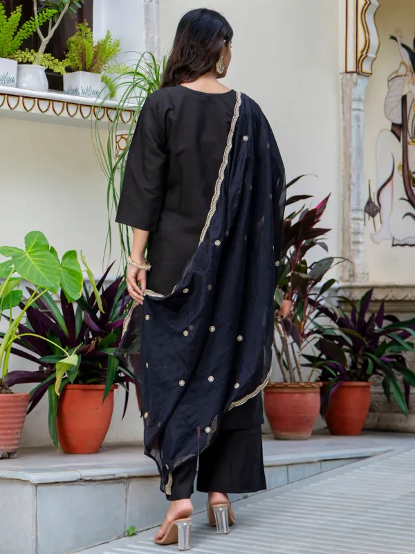 Floral_Embroidered_Silk_Round_Neck_Kurta_Trouser_&_Dupatta_Set