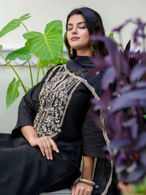Floral_Embroidered_Silk_Round_Neck_Kurta_Trouser_&_Dupatta_Set