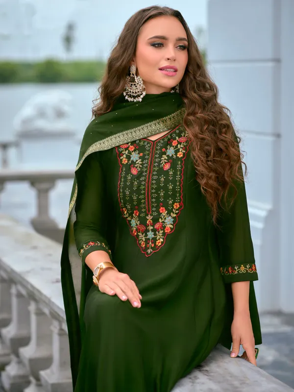 Floral_Embroidered_Silk_V_Neck_Kurta_Trouser_&_Dupatta_Set