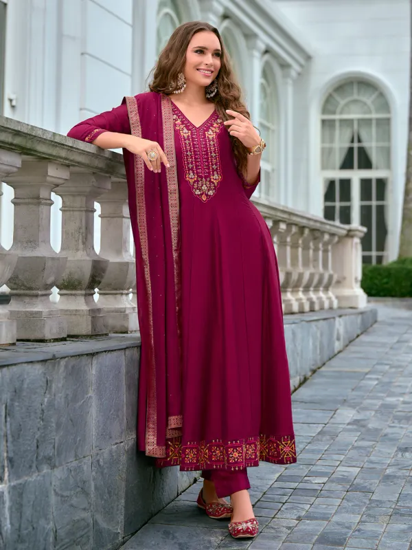 Floral_Embroidered_Silk_V_Neck_Kurta_Trouser_&_Dupatta_Set