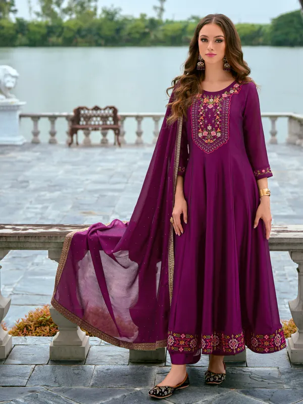 Floral_Embroidered_Silk_V_Neck_Kurta_Trouser_&_Dupatta_Set