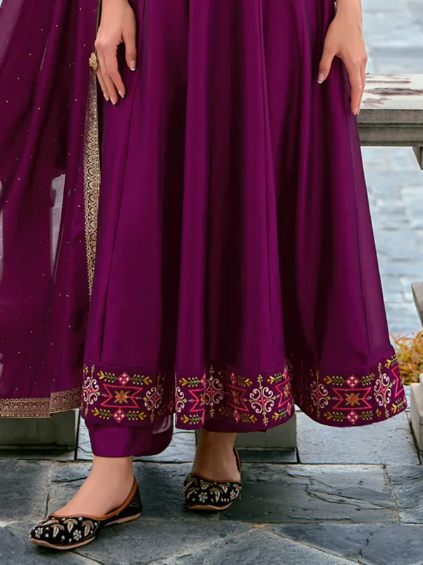 Floral_Embroidered_Silk_V_Neck_Kurta_Trouser_&_Dupatta_Set