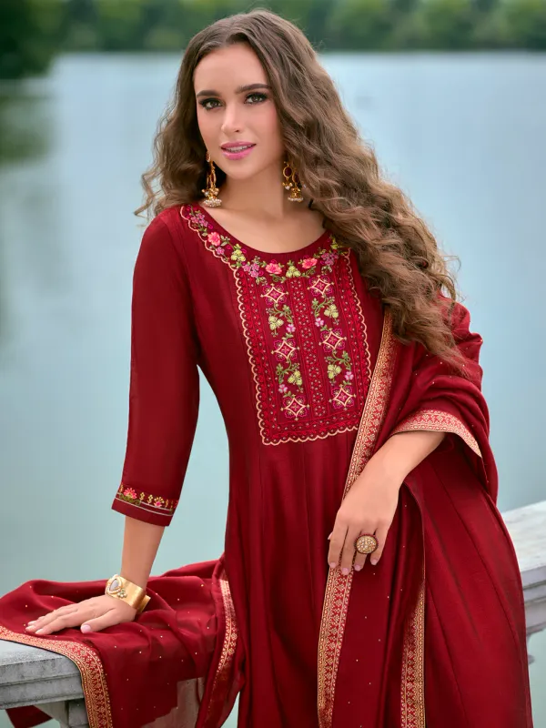 Floral_Embroidered_Silk_V_Neck_Kurta_Trouser_&_Dupatta_Set