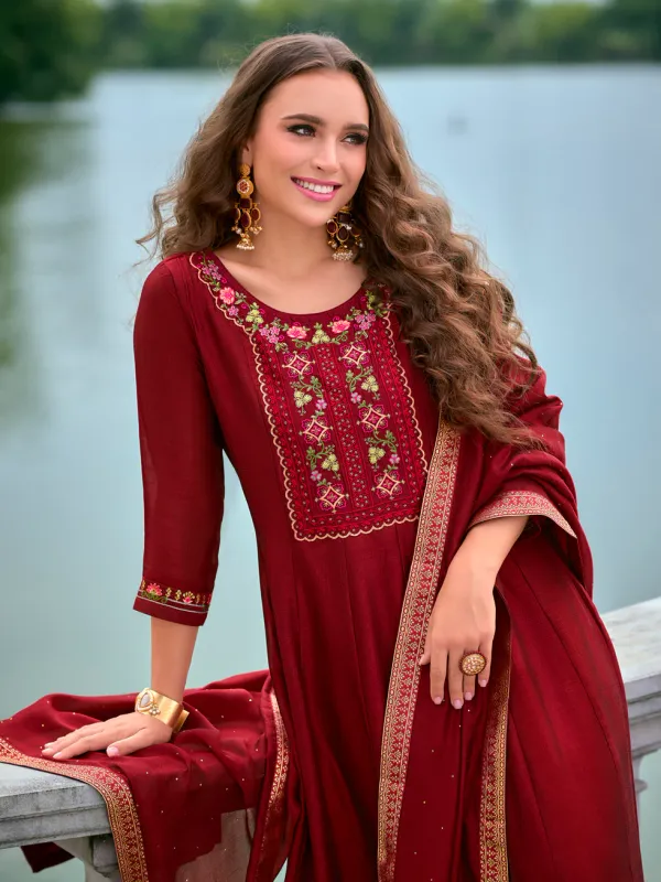 Floral_Embroidered_Silk_V_Neck_Kurta_Trouser_&_Dupatta_Set