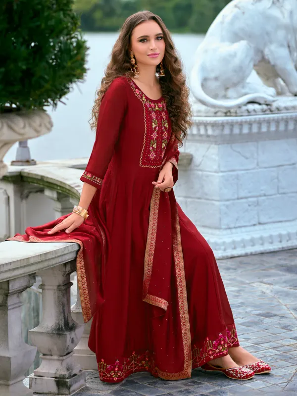Floral_Embroidered_Silk_V_Neck_Kurta_Trouser_&_Dupatta_Set