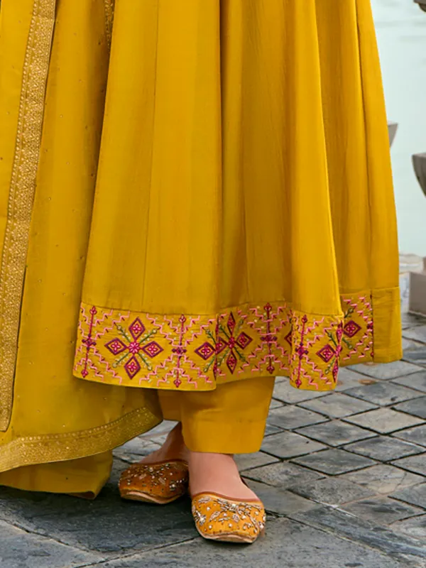 Floral_Embroidered_Silk_V_Neck_Kurta_Trouser_&_Dupatta_Set
