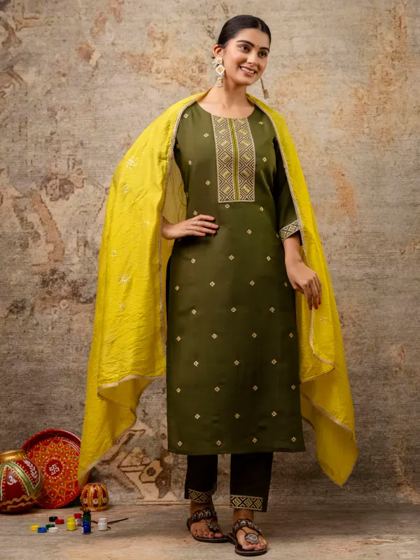 Floral_Embroidered_Silk_Round_Neck_Kurta_Trouser_&_Dupatta_Set