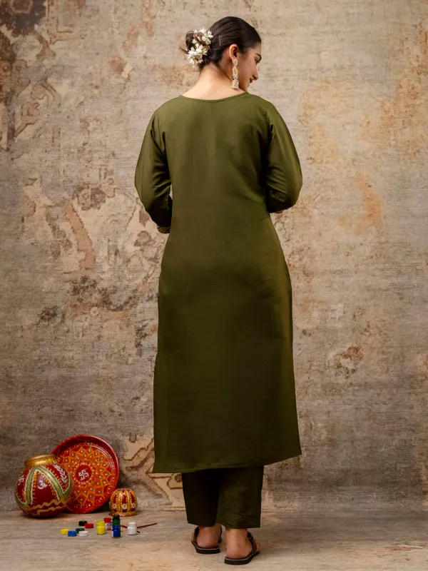 Floral_Embroidered_Silk_Round_Neck_Kurta_Trouser_&_Dupatta_Set