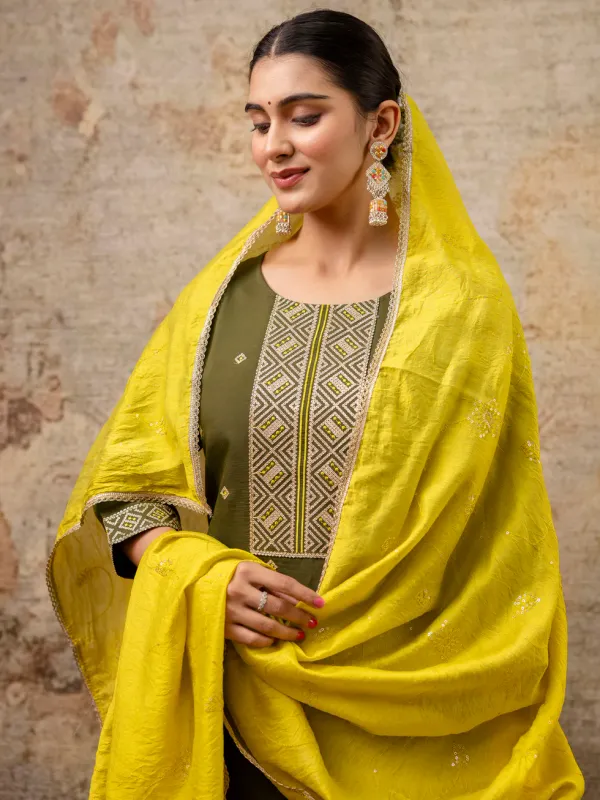 Floral_Embroidered_Silk_Round_Neck_Kurta_Trouser_&_Dupatta_Set