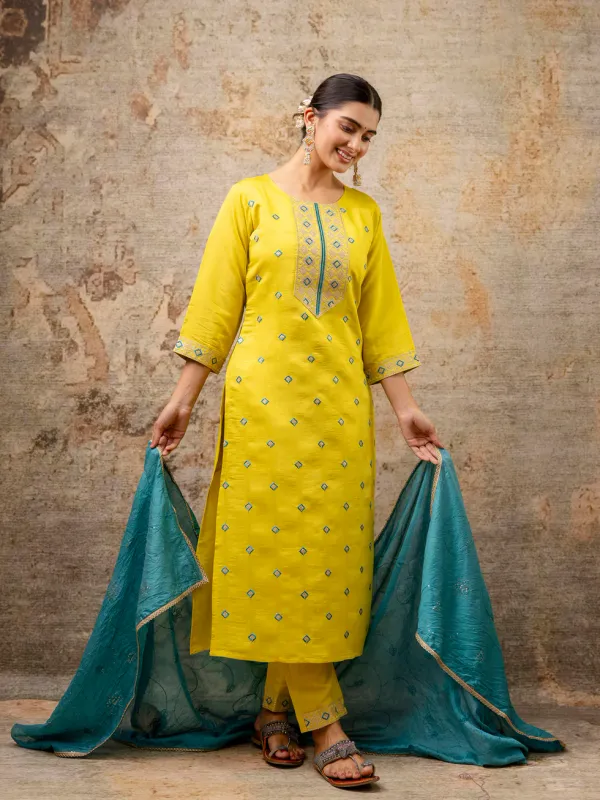 Floral_Embroidered_Silk_Round_Neck_Kurta_Trouser_&_Dupatta_Set