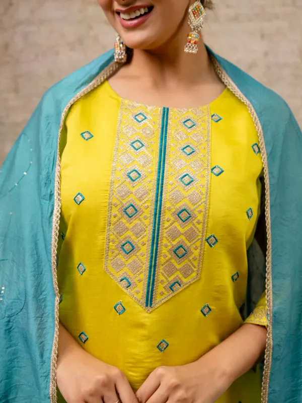 Floral_Embroidered_Silk_Round_Neck_Kurta_Trouser_&_Dupatta_Set