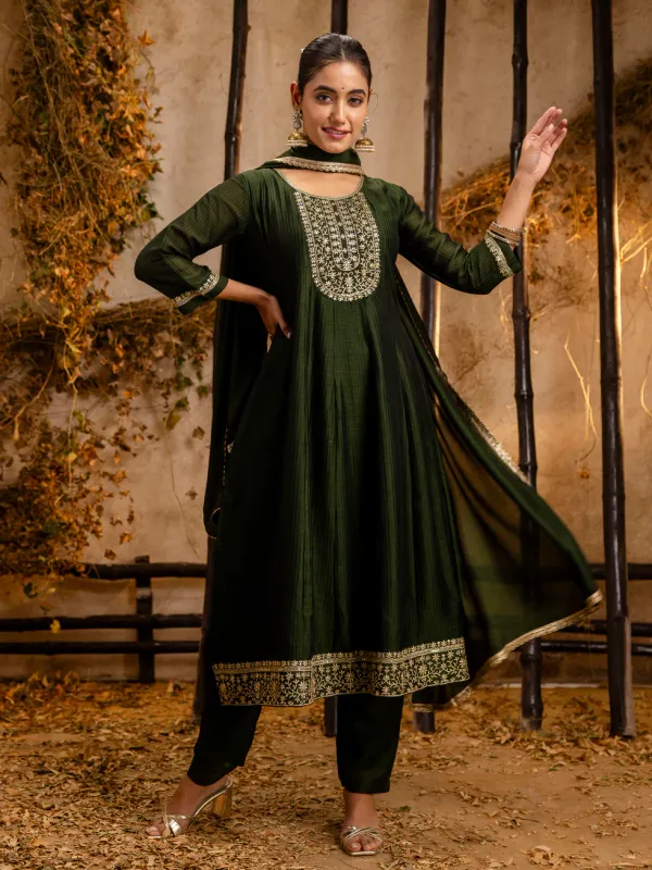 Floral_Embroidered_Silk_Round_Neck_Kurta_Trouser_&_Dupatta_Set