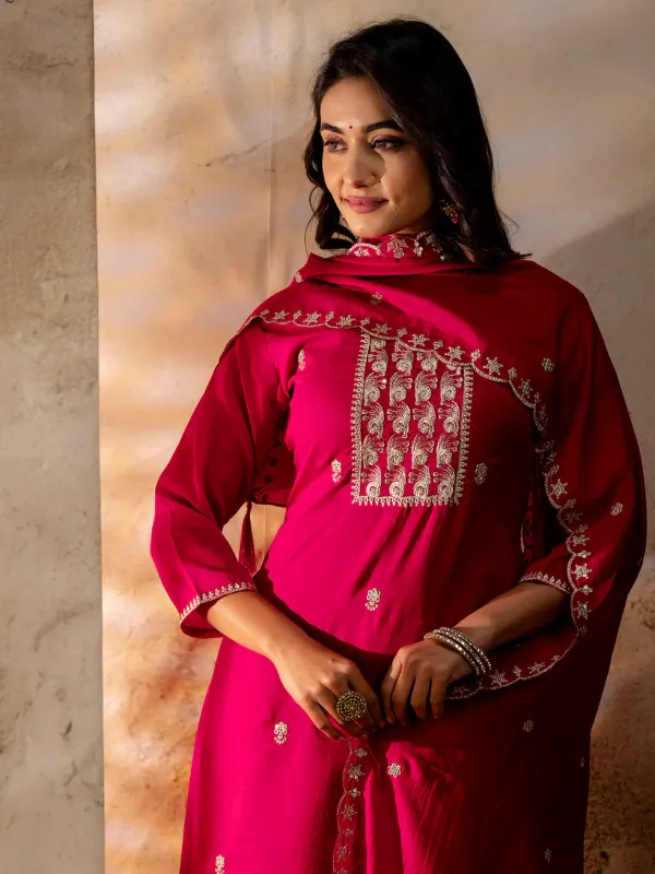 Floral_Embroidered_Silk_Blend_Round_Neck_Kurta_Trouser_&_Dupatta_Set