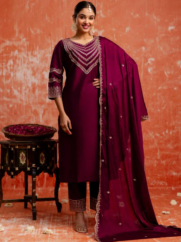 Floral_embroidered_viscose_rayon_v_neck_Kurta_Trouser_&_Dupatta_Set