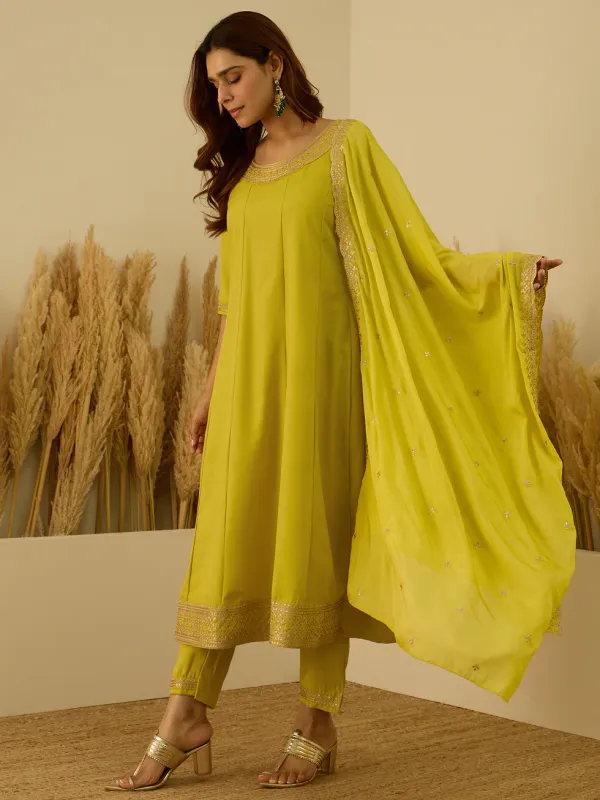 Floral_Embroidered_Viscose_Rayon_Round_Neck_Kurta_Trouser_&_Dupatta_Set