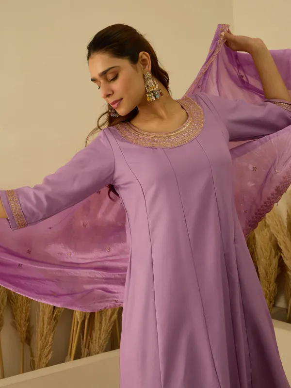 Floral_Embroidered_Viscose_Rayon_Round_Neck_Kurta_Trouser_&_Dupatta_Set