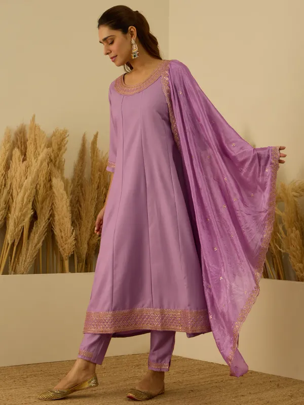 Floral_Embroidered_Viscose_Rayon_Round_Neck_Kurta_Trouser_&_Dupatta_Set