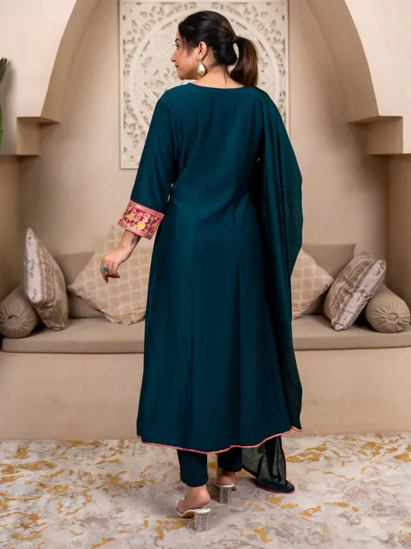 Floral_Embroidered_Viscose_Rayon_Round_Neck_Kurta_Trouser_&_Dupatta_Set