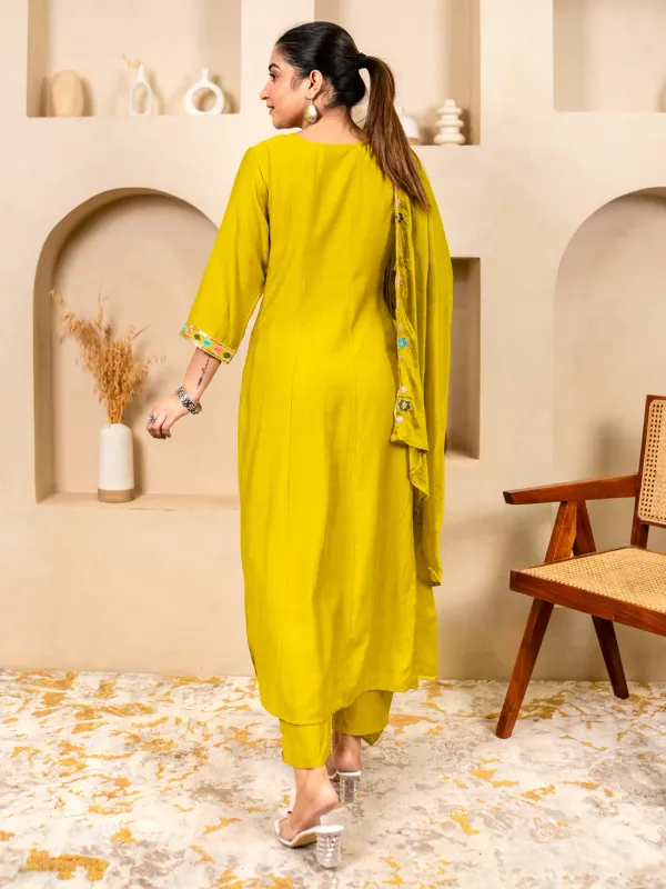 Floral_Embroidered_Viscose_Rayon_Round_Neck_Kurta_Trouser_&_Dupatta_Set