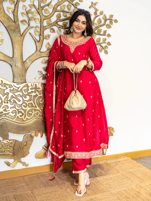 Floral_Embroidered_Silk_Blend_Round_Neck_Kurta_Trouser_&_Dupatta_Set