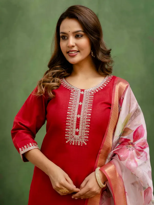 Floral_Embroidered_Pure_Cotton_Round_Neck_Kurta_Trouser_And_Dupatta_Set