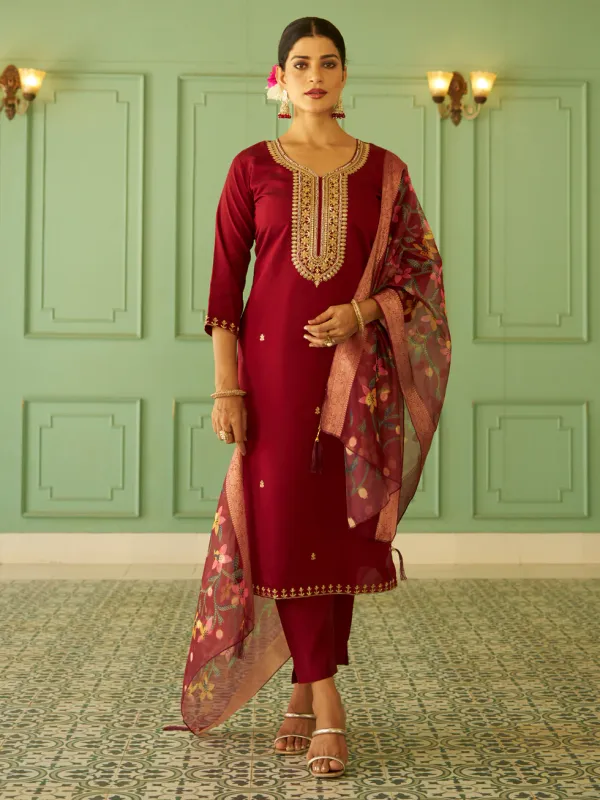 Floral_Embroidered_Silk_Blend_Round_Neck_Kurta_Trouser_&_Dupatta_Set