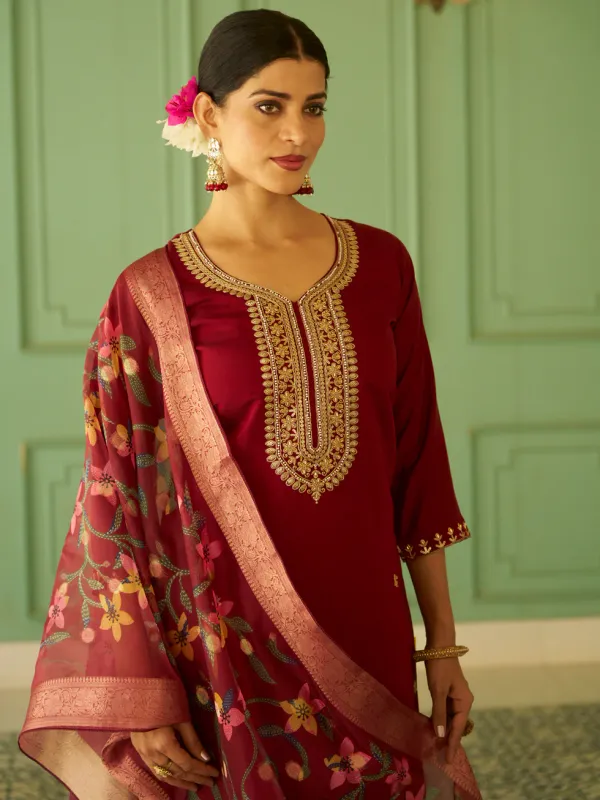 Floral_Embroidered_Silk_Blend_Round_Neck_Kurta_Trouser_&_Dupatta_Set