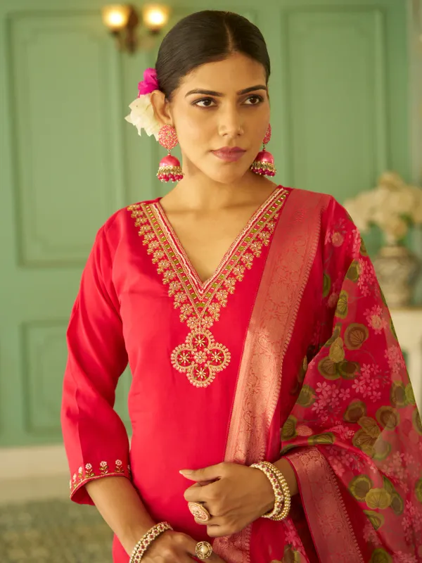 Floral_Embroidered_Silk_Blend_V_Neck_Kurta_Trouser_&_Dupatta_Set