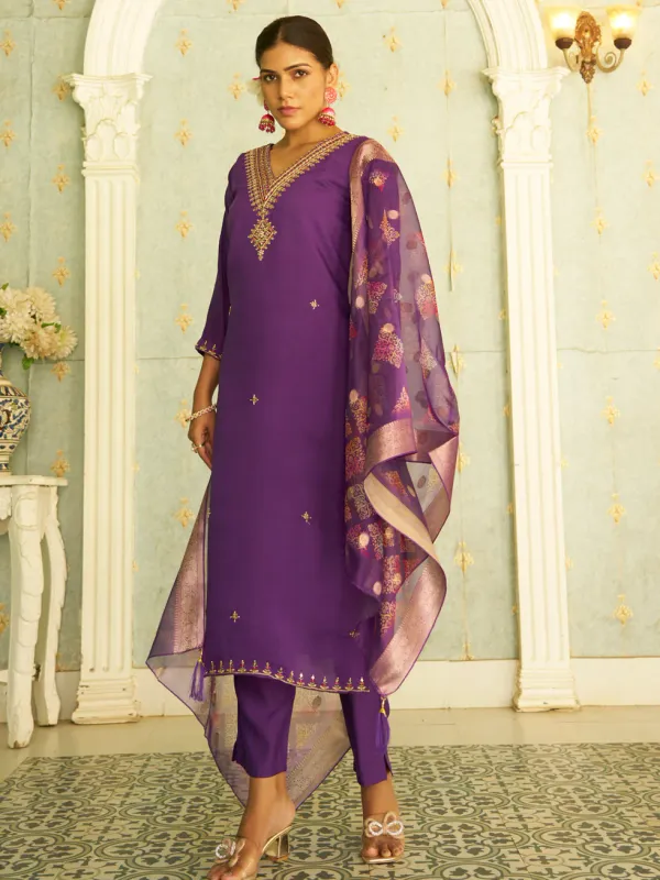 Floral_Embroidered_Silk_Blend_V_Neck_Kurta_Trouser_&_Dupatta_Set