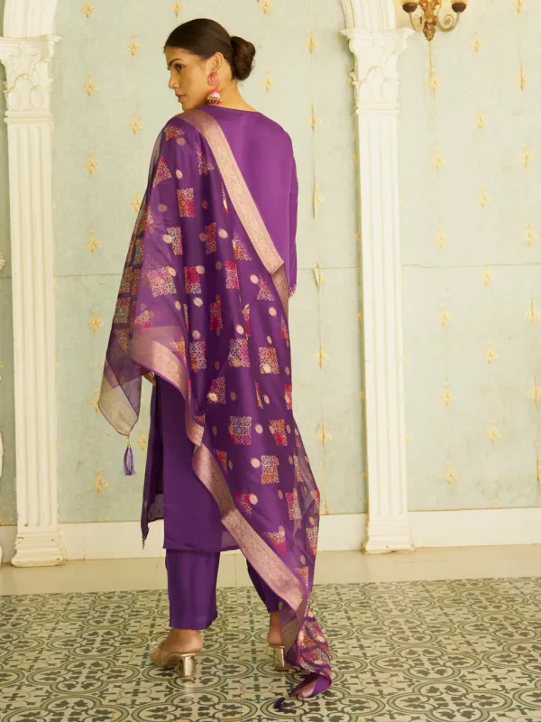 Floral_Embroidered_Silk_Blend_V_Neck_Kurta_Trouser_&_Dupatta_Set