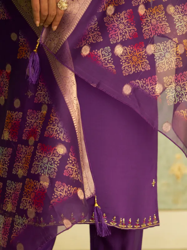 Floral_Embroidered_Silk_Blend_V_Neck_Kurta_Trouser_&_Dupatta_Set