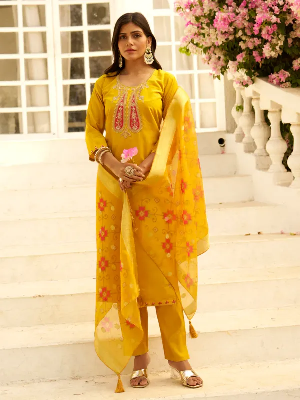 Floral_Embroidered_Silk_Blend_Round_Neck_Kurta_Trouser_&_Dupatta_Set