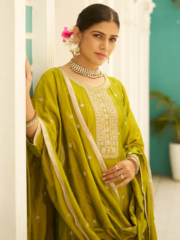 Floral_Embroidered_Silk_Blend_Round_Neck_Kurta_Trouser_&_Dupatta_Set