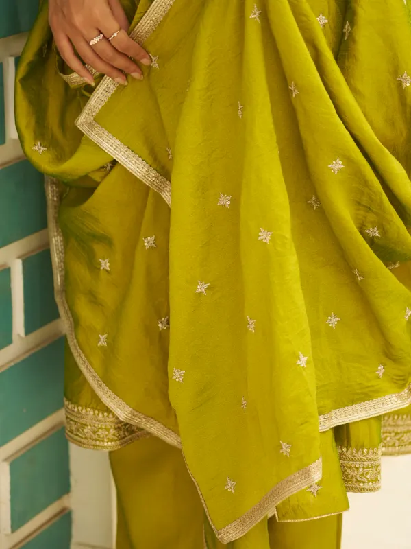 Floral_Embroidered_Silk_Blend_Round_Neck_Kurta_Trouser_&_Dupatta_Set