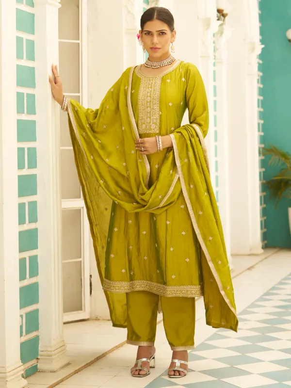 Floral_Embroidered_Silk_Blend_Round_Neck_Kurta_Trouser_&_Dupatta_Set