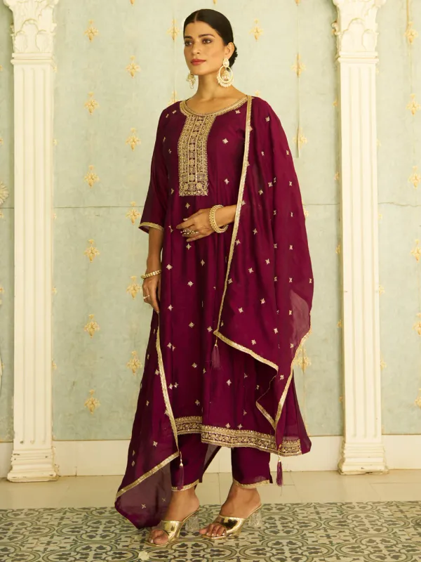 Floral_Embroidered_Silk_Blend_Round_Neck_Kurta_Trouser_&_Dupatta_Set