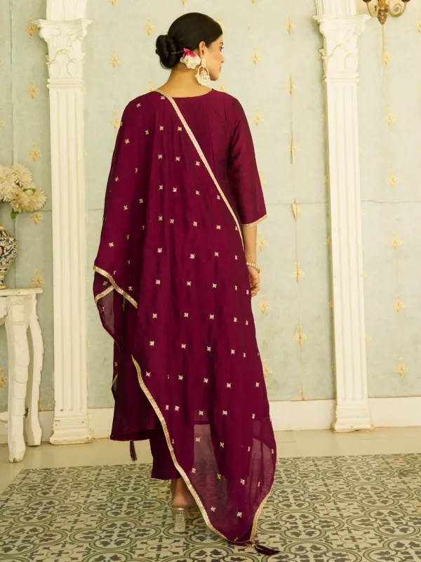 Floral_Embroidered_Silk_Blend_Round_Neck_Kurta_Trouser_&_Dupatta_Set
