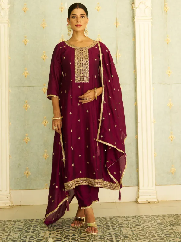 Floral_Embroidered_Silk_Blend_Round_Neck_Kurta_Trouser_&_Dupatta_Set