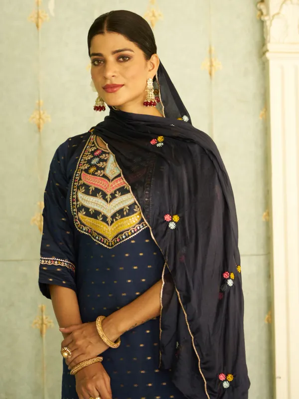 Floral_Embroidered_Chanderi_Silk_Round_Neck_Kurta_Trouser_And_Dupatta_Set