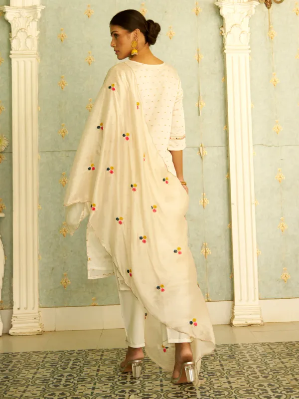 Floral_Embroidered_Chanderi_Silk_Round_Neck_Kurta_Trouser_And_Dupatta_Set