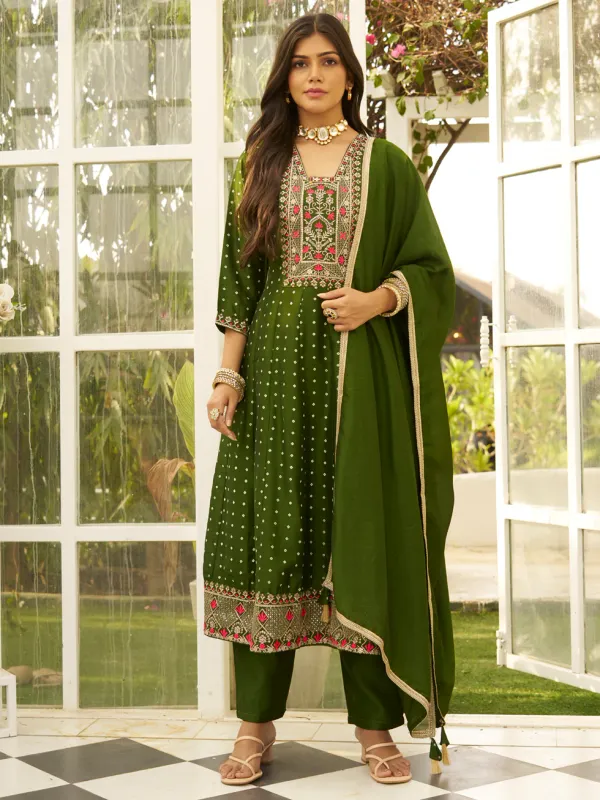 Floral_Embroidered_Silk_Blend_V_Neck_Kurta_Trouser_&_Dupatta_Set